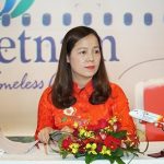 Bà Nguyễn Thị Thúy Bình, Phó tổng giám đốc Vietjet giới thiệu mạng đường bay và chiến lược phát triển của Vietjet tại sự kiện.